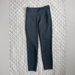 NEW BALANCE - Black Capri Leggings